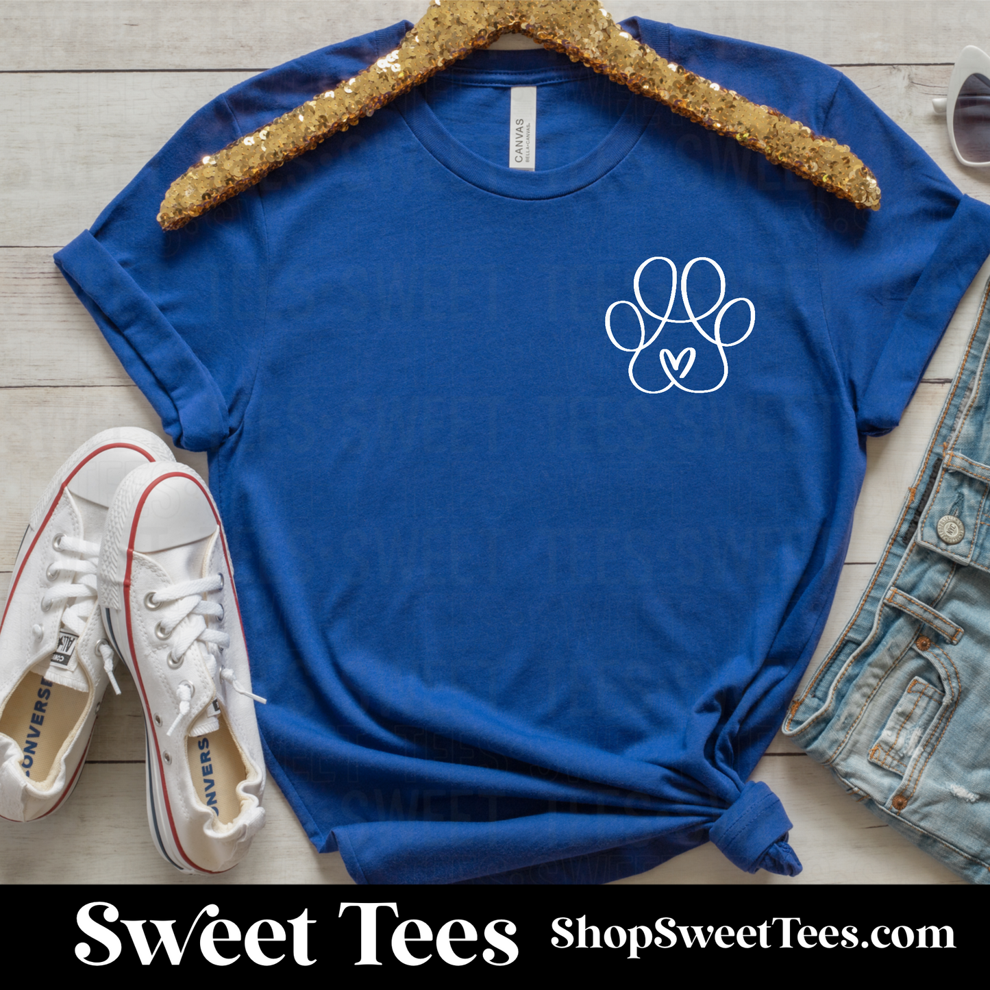 Scripty Paw Pocket tee