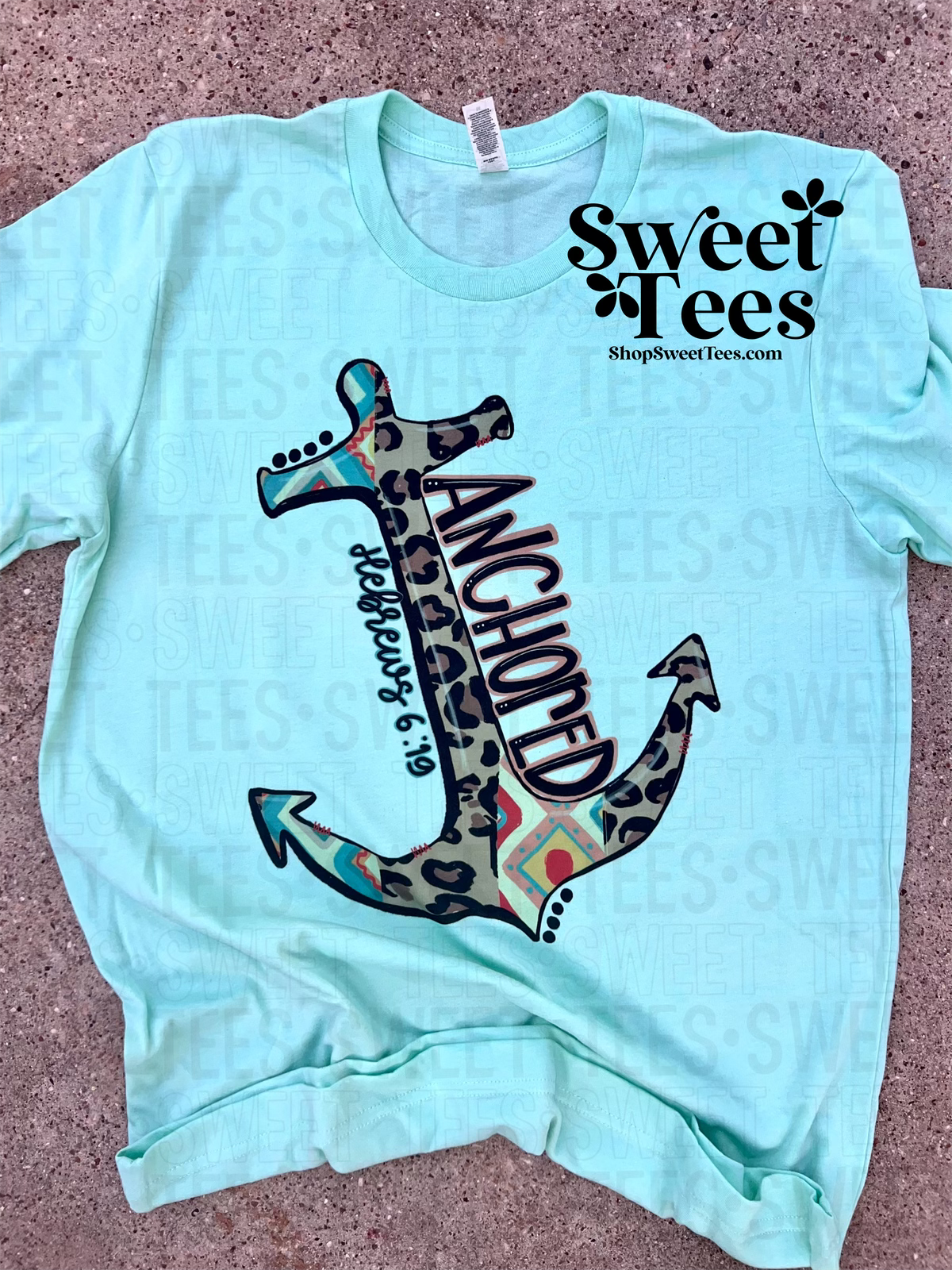 Anchored tee